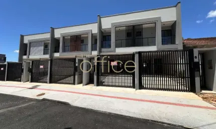 Sobrado geminado com 3 quartos e acabamentos modernos no bom retiro, joinville-sc. aproveite!
