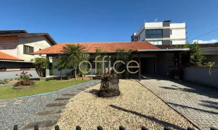 Casa com 3 quartos à venda no iririú, joinville  por r$ 779.000