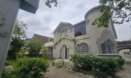 Sobrado comercial no centro, com 13 salas, 7 banheiros e 14 vagas de garagem