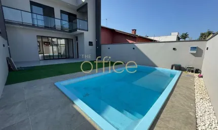 Sobrado exclusivo - 143m2 privativos, 208m2 terreno, 3 quartos (1 suíte), 3 banheiros, 2 vagas lado a lado, área externa bem ampla com piscina
