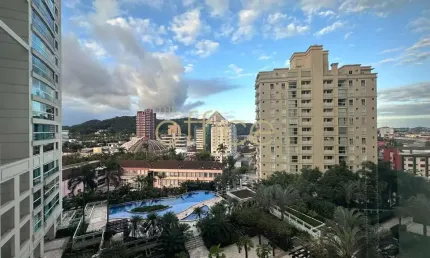 Imperdível oportunidade de investimento: Apartamento com 4 quartos, 2 suítes e 231,26 m² no Centro de Joinville-SC!