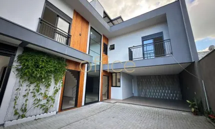Triplex em condomínio fechado no bom retiro com 156m2