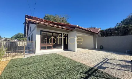 Imperdível: casa plana à venda em joinville, bairro glória - 3 quartos, 1 suíte, 2 salas, 3 vagas de garagem, 131m² de área.
