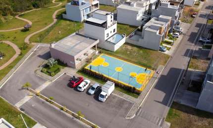 Terreno em condomínio fechado à venda na Rua Regina Stuzinski Ramos, 40, Costeira, São José dos Pinhais, 148 m2 por R$ 220.000