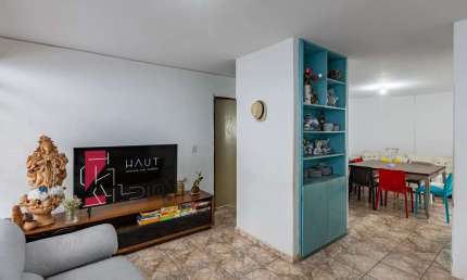 Casa térrea de 285 m² em terreno com 456 m², no Setor Marista.