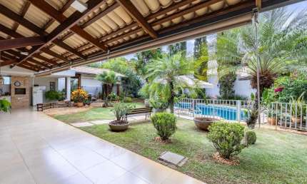 Casa com 343 m² de área construída à venda no Jardins Milão em Goiânia.