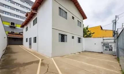 Casa Comercial, com 6 apartamentos de 2 quartos, 334 m2 de construção, no Setor