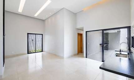 Casa térrea de 160 m² com 3 suítes no Jardins Parma.