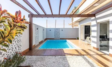 Casa térrea com 3 suítes, piscina e varanda gourmet à venda no Jardins Nápoles