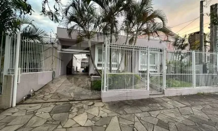 Casa com 3 quartos à venda na avenida rachel wolfrid, 65, alto petrópolis, porto alegre por r$ 699.000