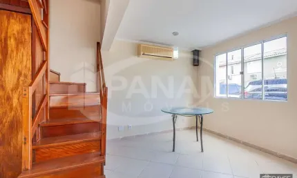 Casa em condomínio fechado com 3 quartos à venda na Avenida Faria Lobato, 1120, Sarandi, Porto Alegre por R$ 285.000