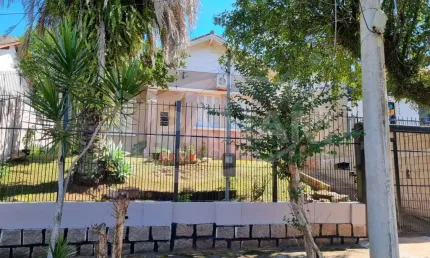 Casa com 3 quartos à venda na Rua Caracas, 103, Jardim Lindóia, Porto Alegre por R$ 650.000