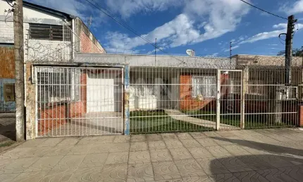 Casa com 2 quartos para alugar na Rua Maria Montessori, 387, São Sebastião, Porto Alegre por R$ 4.490