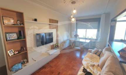 Apartamento com 3 quartos à venda na Avenida Benno Mentz, 18, Vila Ipiranga, Porto Alegre por R$ 240.000