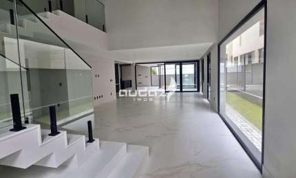 Casa de alto padrão 5/4 em condomínio fechado em Ponta Negra Natal