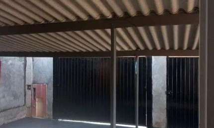 casa no bairro dignidade 2 dormitorios , garagem e armarios