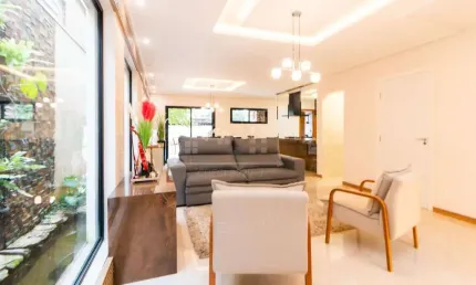 Casa com 3 quartos, 5 vagas, 233m2, aceita permuta, à venda por R$ 949.990,00 Humaita, Alm. Tamandaré
