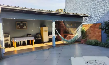 Casa para Venda em Joinville, América, 3 dormitórios, 1 suíte, 6 banheiros, 1 vaga