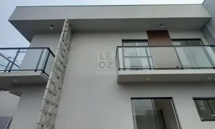Casa Geminada para Venda em Joinville, Floresta, 2 dormitórios, 1 suíte, 3 banheiros, 2 vagas