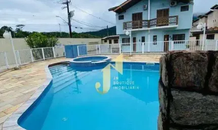 SOBRADO A VENDA COM 3 DORMITÓRIOS E 1 SUÍTE, SAUNA E PISCINA EM CARAGUATATUBA  ( ACEITANDO PERMUTAS)