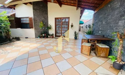 CASA COM 3 DORMITÓRIOS E 1 SUÍTE NO CIDADE JARDIM A VENDA