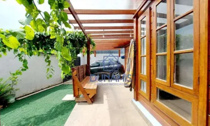 Casa luxuosa com localização privilegiada à venda no Jardim Guaiuba