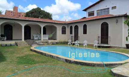 Casa para vender em Lagoa Nova com 400 m², terreno de 900 m², 4 suítes, piscina.