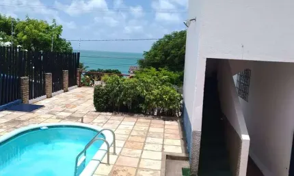 Casa a venda na praia de Ponta Negra, 60 metros do mar, linda vista da praia, 5 quartos, piscina.
