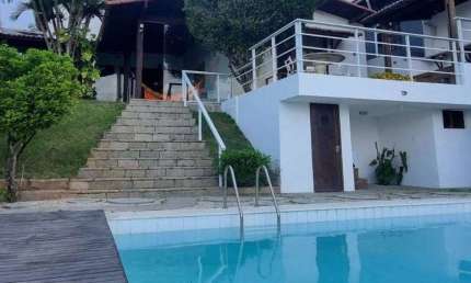 Linda casa na orla de Ponta Negra, piscina, 3 suítes.