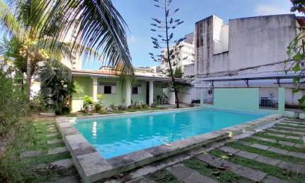 Vende-se Casa em Ponta Negra - Oportunidade Imperdível! 5 suítes, com piscina