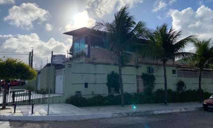 Casa com 4 Quartos e 4 banheiros para Alugar, 280 m² por R$ 5.000/Mês