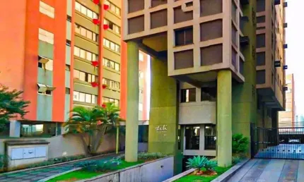 Apartamento - centro - andar alto - sacada- 03 dormitórios no Edifício Salvador Dali - R$ 550.000