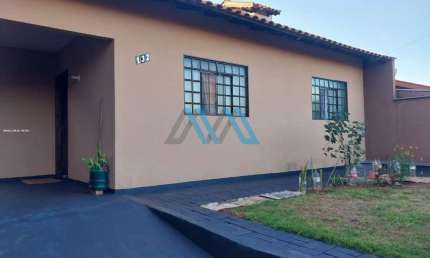 Casa para Venda em Londrina, Jardim Alto do Cafezal, 3 dormitórios, 1 suíte, 2 banheiros