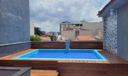 Excelente casa triplex de vila de 2 quartos e garagem no Méier