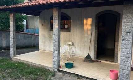 Casa Linear de 2 quartos e vaga em Água Branca (Bacaxá)