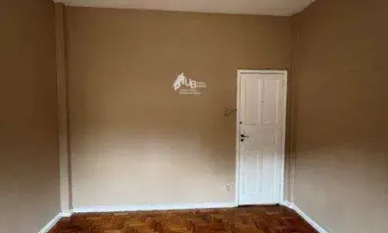 Excelente apartamento de 2 quartos e dependência em Santa Teresa