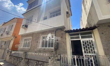 Casa de Vila duplex com terraço e vaga de garagem no Maracanã