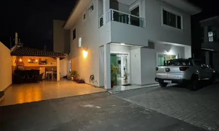 Excelente Casa 4/4 com energia solar em Pitangueiras - Lauro de Freitas