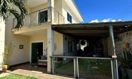Excelente casa 4/4 dormitórios Nascente em Buraquinho/ Miragem