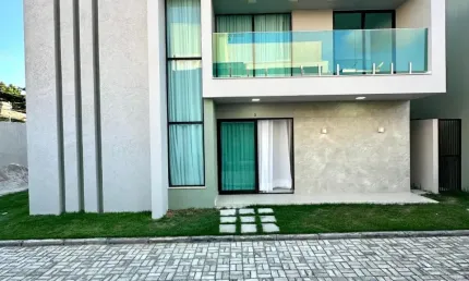 Excelente casa 4/4 dormitórios com piscina no miragem buraquinho