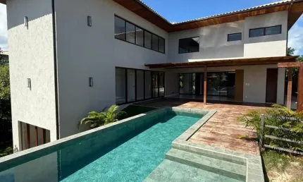 Casa Alto Padrão à Venda no Condomínio Praia Bella em Praia do forte , Bahia.