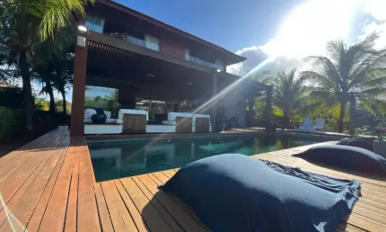 Casa magnifica porteira fechada para venda na praia do forte