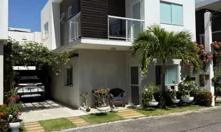 Casa nascente  4/4 com 3 suítes em condomínio fechado – ipitanga