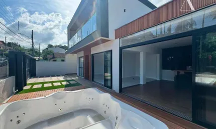 Casa com 3 dormitórios à venda, 129 m² por R$ 980.000,00 - Floresta - Joinville/SC