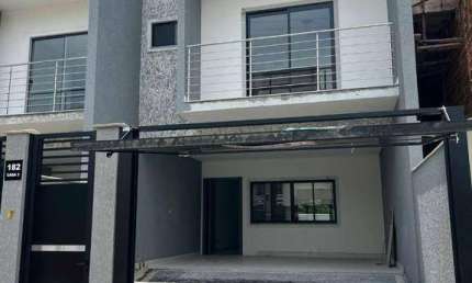 Casa com 3 dormitórios à venda, 149 m² por R$ 990.000,00 - América - Joinville/SC