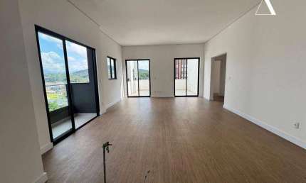 Cobertura plana com 3 dormitórios à venda, 136 m² por R$ 1.250.000 - Anita Garibaldi - Joinville/SC