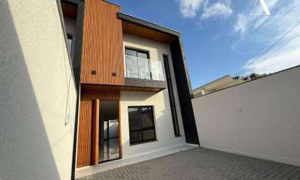 Casa com 3 dormitórios à venda, 101 m² por R$ 680.000,00 - Anita Garibaldi - Joinville/SC