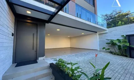 Casa com 3 dormitórios à venda, 285 m² por R$ 2.889.000,00 - América - Joinville/SC