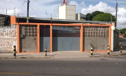 Imóvel para venda possui 250 metros quadrados com 3 quartos em Barro - Recife - PE