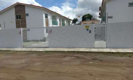 Casa para venda possui 67 metros quadrados com 3 quartos em Cordeiro - Recife - Pernambuco